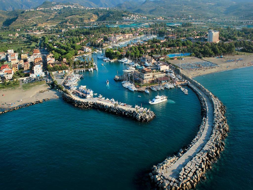 Baia Dei Delfini Aparthotel Furnari Exterior photo